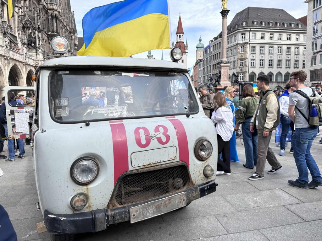 Barwinka ukrainischer Krankenwagen aus Derhatschi in München