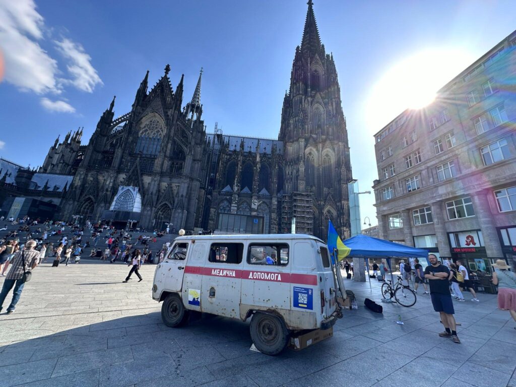 Barwinka der ukrainischer Krankenwagen aus Derhatschi in Köln